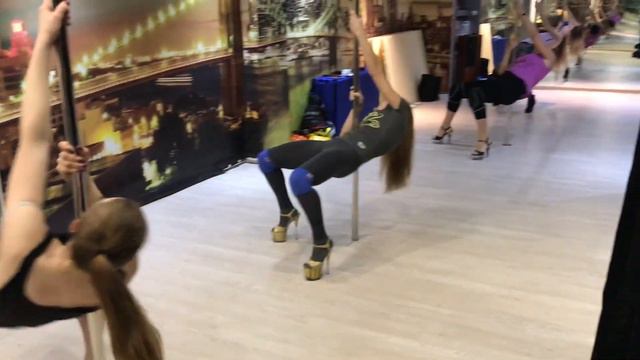 Pole dance у Альфии