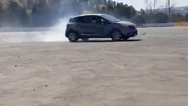 learnt how to spin my front wheel car Renault Captur 900t Expression.