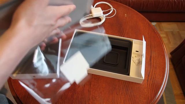 Unboxing MacBook Air 11,6"