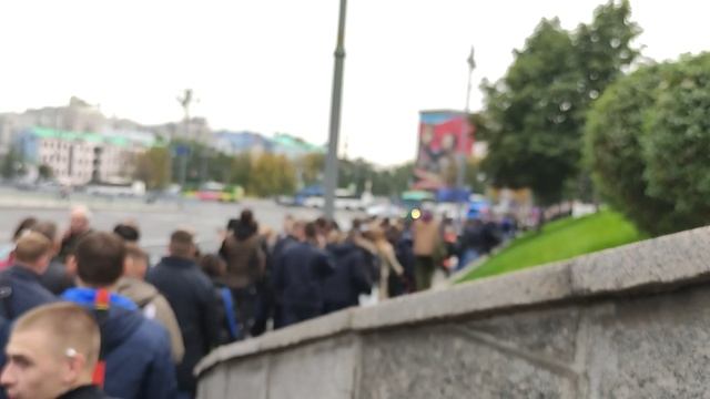 Дорога от метро к Красной площади во время митинг-концерта