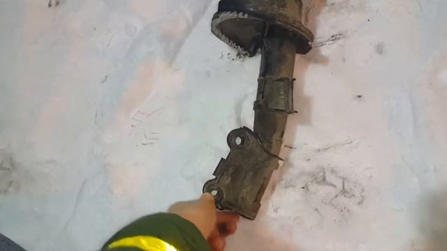 Volvo XC70 damaged shock absorber