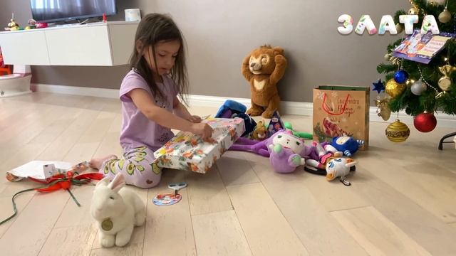 Распаковка новогодних подарков | Подарки под елкой | Новый год 2023 #zlata #игрушки #распаковка