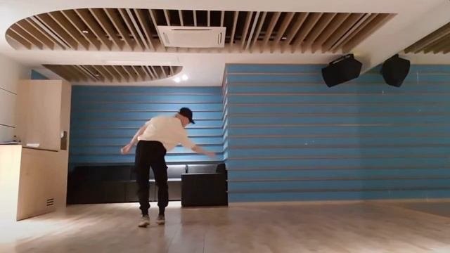 crazy in love by beyoncé remix -  hyunjin - dance cover