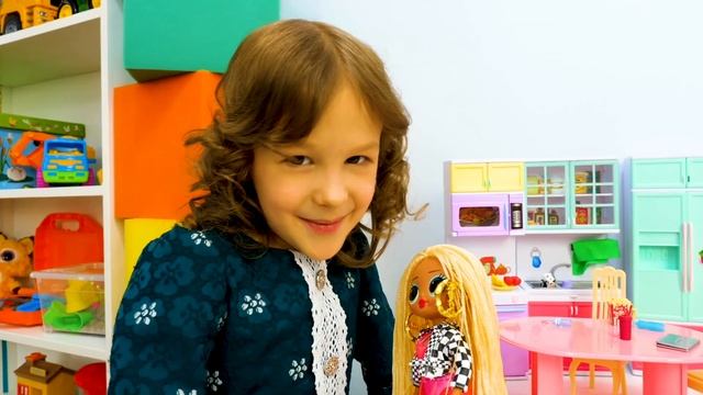 У куклы Лол пропали наряды! Распаковка Лол ОМГ. Игры одевалки для девочек. Новое видео с куклами