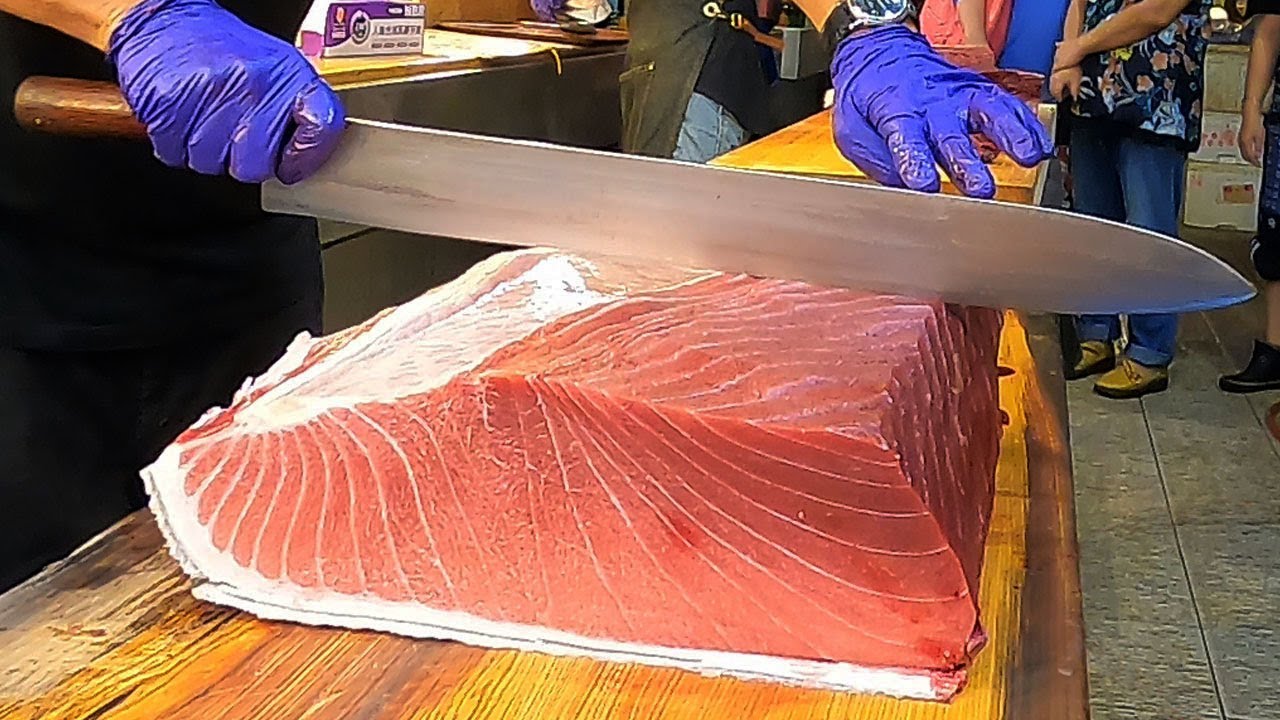 Самый острый нож режет гигантского голубого тунца, как масло – роскошные сашими и стейки