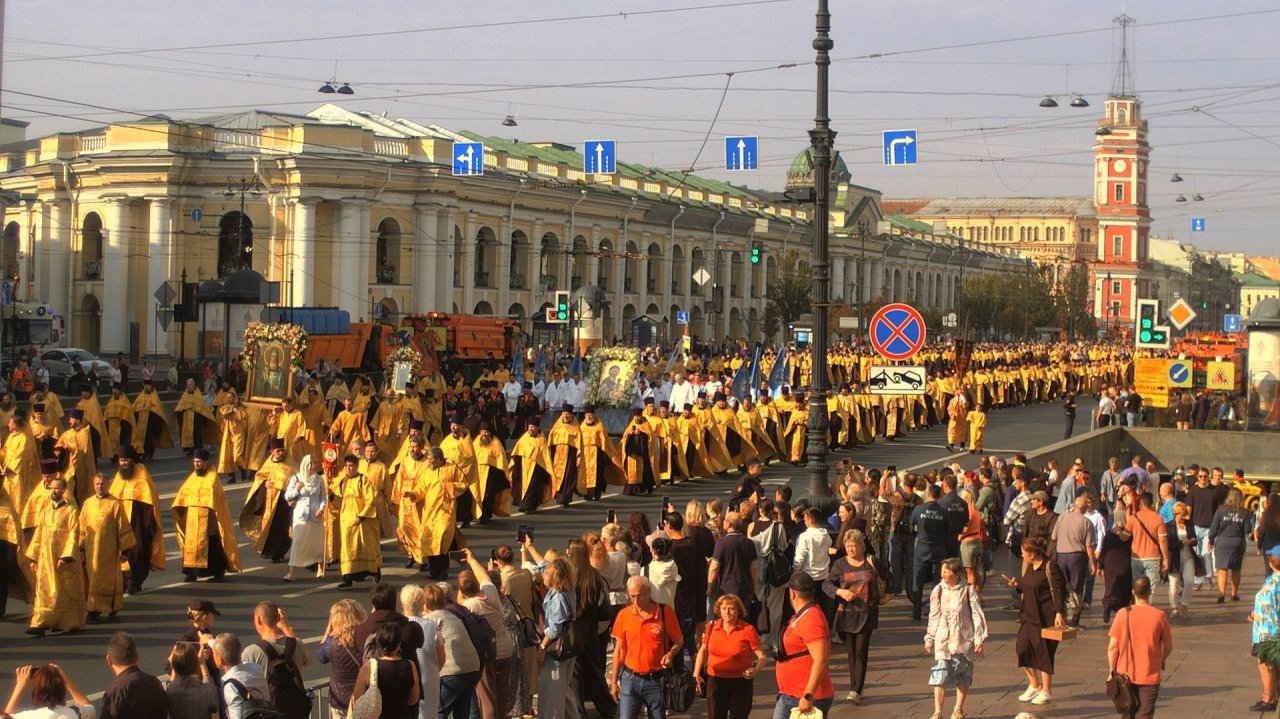 Крестный ход в Петербурге 12 сентября: почему перекрывали Невский проспект на несколько часов