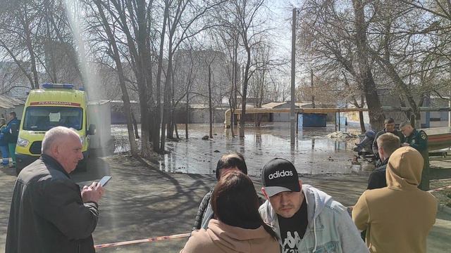 Наводнение в Оренбурге 13 апреля 2024 года 11:00 улица Потехина эвакуация