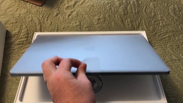 2016 MacBook Pro 15 inch in boxing video with touch bar