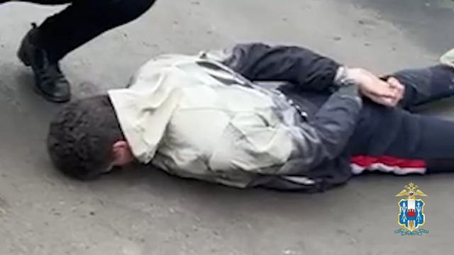В Таганроге полицией задержан курьер, причастный к обману семерых пожилых людей на 1,7 млн рублей