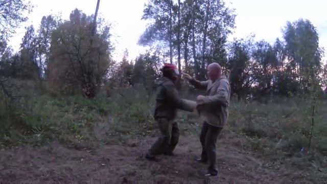 Защита от удара ножом в живот. Упражнения