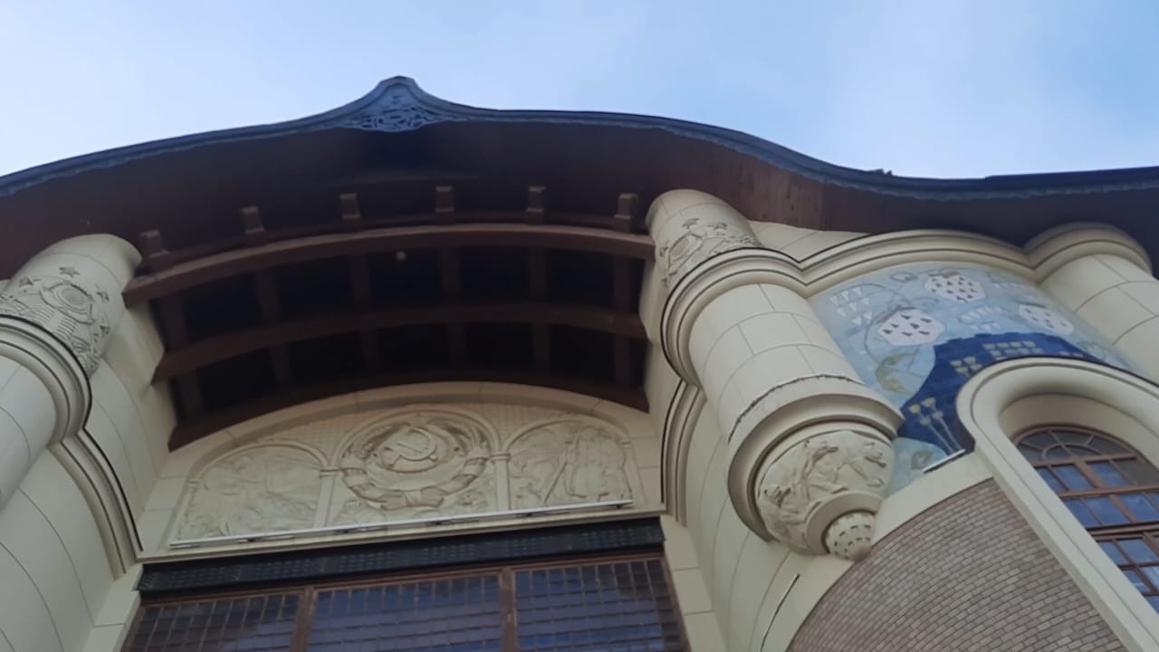 ПОЛНЫЙ КРУГ ВОКРУГ Здания Ярославского вокзала в Москве вид на вокзал снаружи лицевой задней стороны