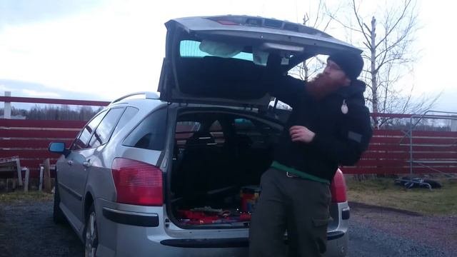 Peugeot 407 SW trunk wont open microswitch is broken.