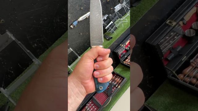 Красивый нож из дамасской стали