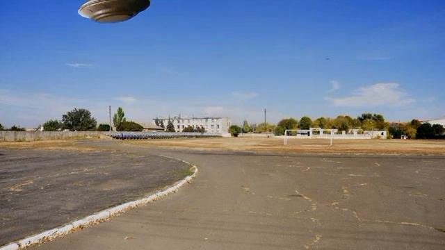 летающая тарелка в Мангуше над стадионом