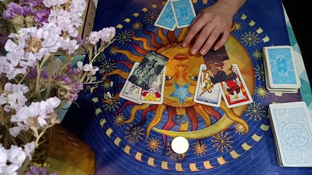 таро расклад 🔮 что думает о вас загаданный мужчина?