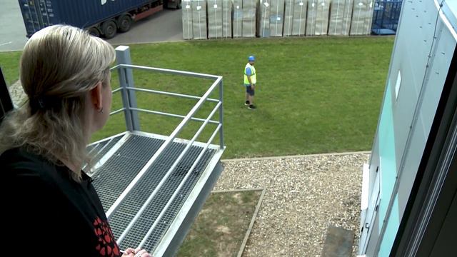 Один день из жизни логистического центра. Фильм к дню рождению компании.