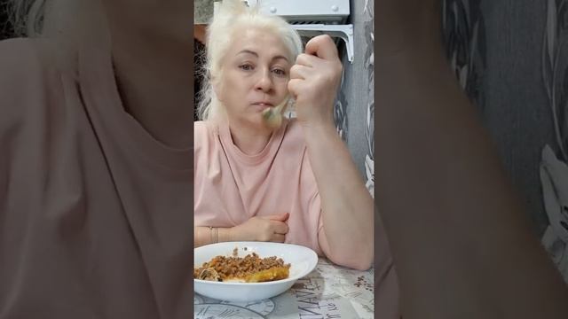 Мукбанг/ тефтели и греча???