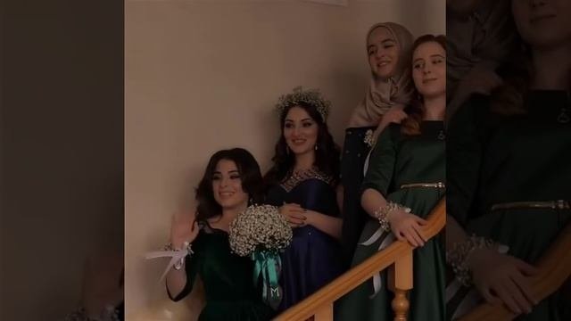 подружки невесты в зеленом