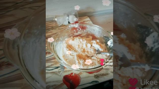 Готовлю сырники.Мое первое видео можешь поставить лайк?