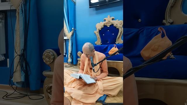 Нужно просто СЛУШАТЬ мантру и сразу же УМ полностью УСПОКАИВАЕТСЯ  Настройка на джапу  БАКГМ