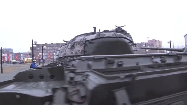 "Карантин" (Нет).  Новый Уренгой. Мебельщики на прогулке.