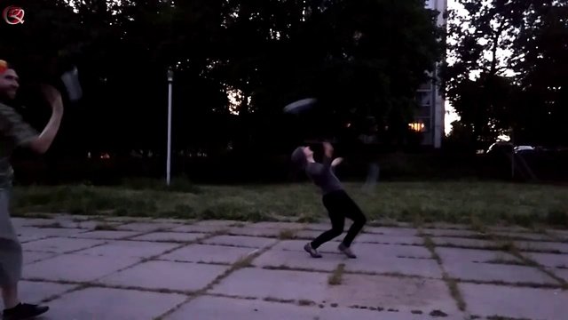 машу поями  в парке