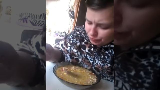 я кушаю суп
