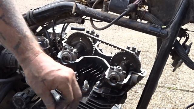 Suzuki GR 650 Tempter New  Rocker Gasket and Clean up
