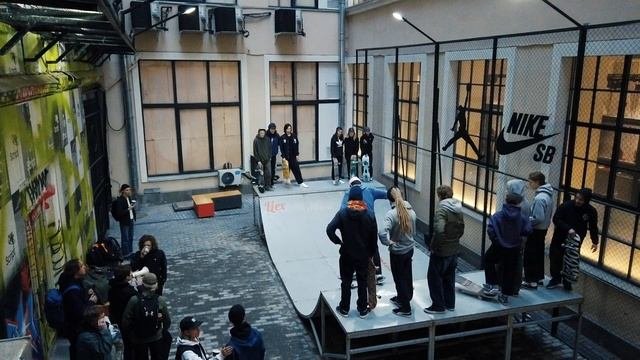 Air Jordan 1 Low X  Nike SB - Nike Moscow (Кузнецкий Мост,14)