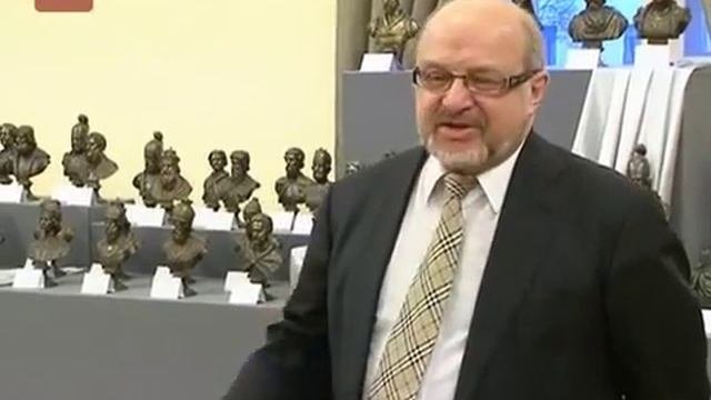 Галерея бронзовых бюстов всех великих российских князей царей и императоров