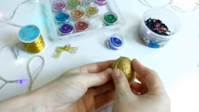 Орешки с сюрпризами и пожеланиями на Новый год.