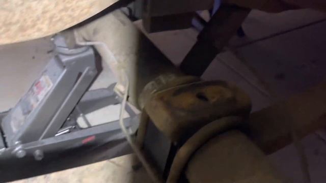 Modificamos Suspensión Trasera 5” de Foringa 1994 Ford F-150, Quedó Tumbadona Foringas Perras