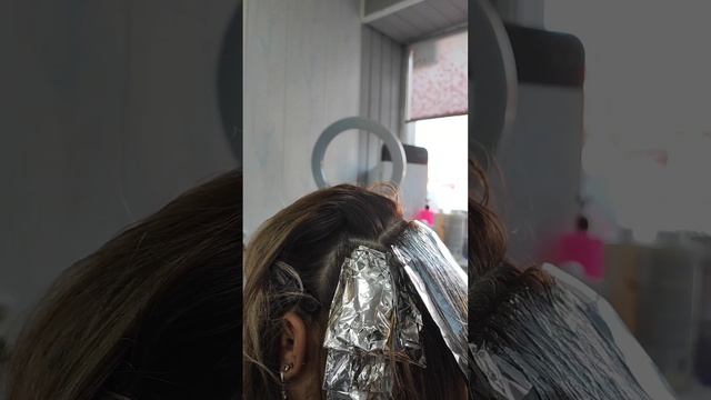 клиентка захотела светлое мелирование, работаю Tefia