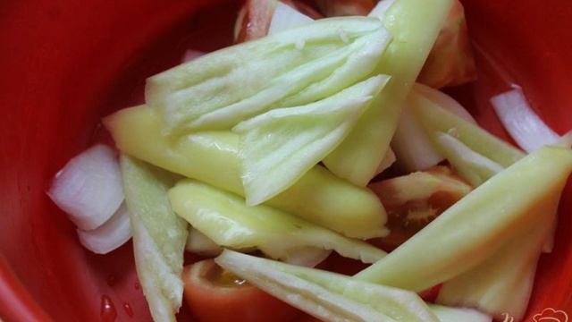 Быстрые маринованные овощи с перцем чили