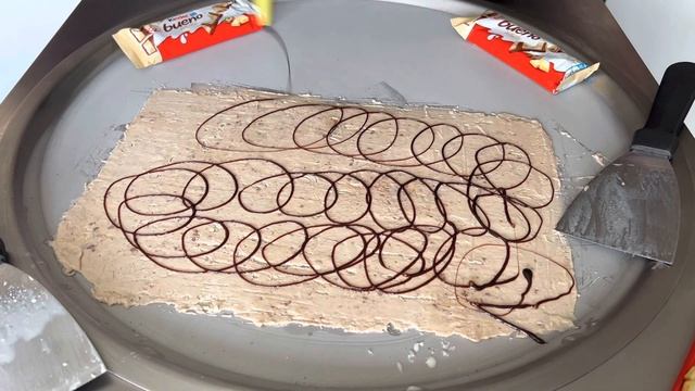 Kinder bueno white chocolate -awesome- ice cream rolls -ASMR