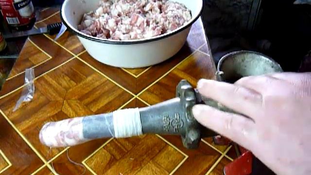 Я делаю домашнюю колбасу.