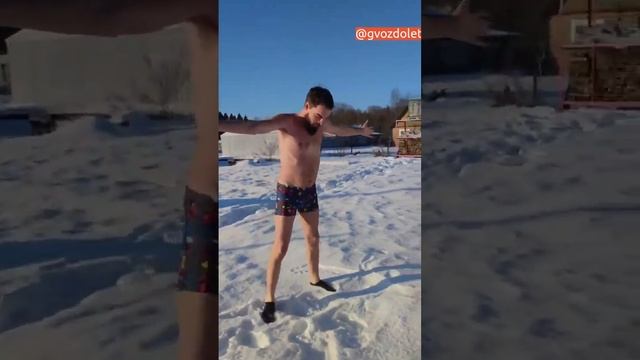Как я встал на гвозди #shorts #гвозди #садху #стояниенагвоздях