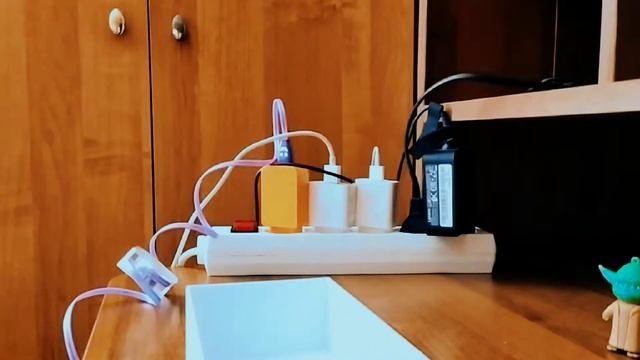 Штатив подставка  держатель для телефонакамеры из коробок кортона дисков