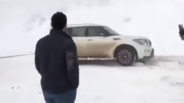 TOYOTA LAND CRUISER J70 VS NISSAN PATROL