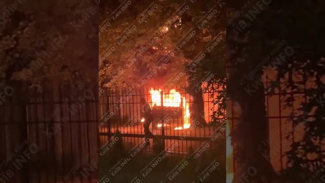 🇺🇦 Партизаны на Украине продолжают массово сжигать военные машины: новые поджоги в Киеве ЧАСТЬ 1