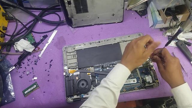hp elitebook 850 G3 how to change ram,Hp 850 G3 change SSD,hp 850 G3 change Ram,Hp Open Back Cover