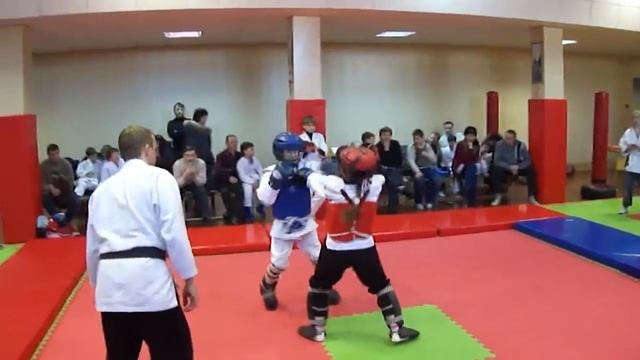 Бой 1. Чернова Екатерина кр - Михалев Роман син.MP4