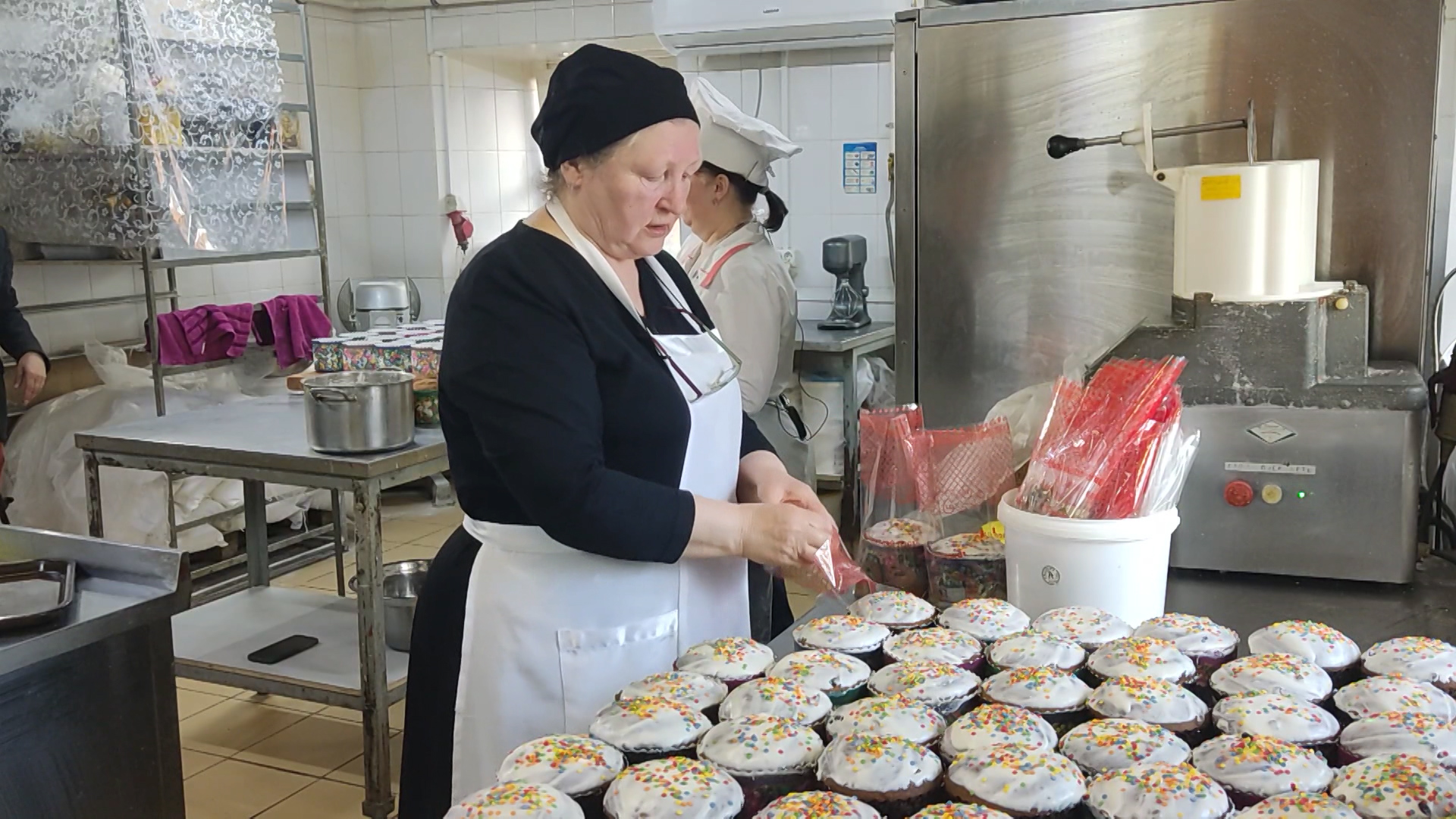 В Казанском женском монастыре в Ярославле поделились рецептами приготовления кулича и творожной пасх