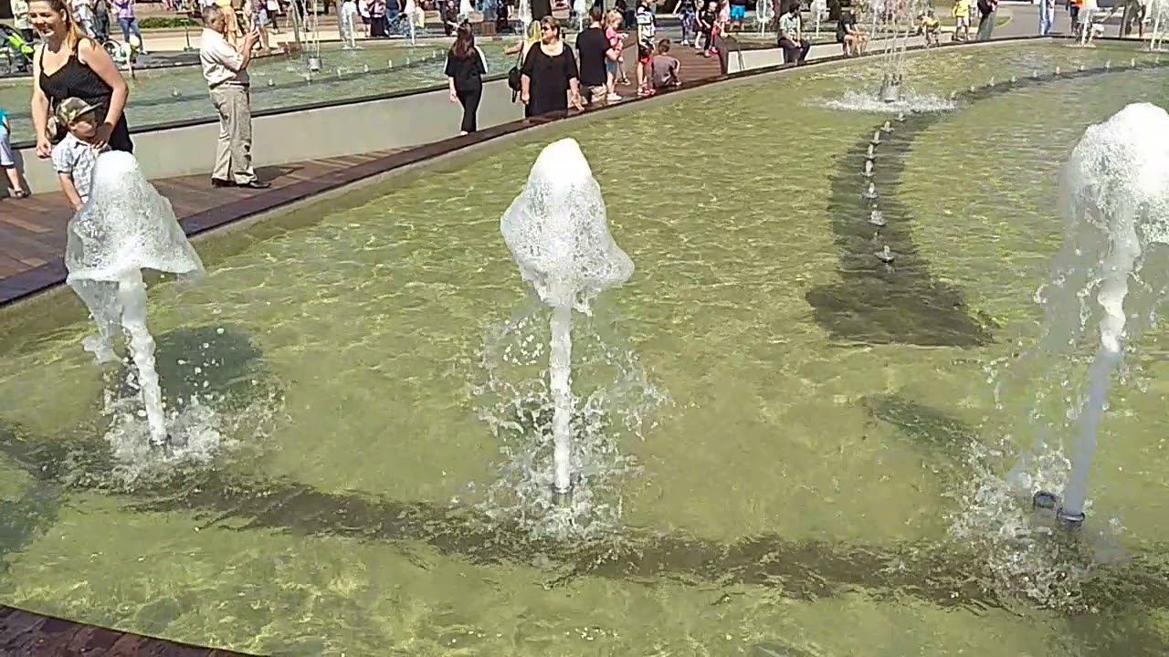 У фонтана на Советской в Бресте. День второй.