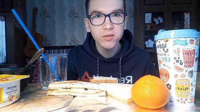 МУКБАНГ?СЭНДВИЧИ?ЧИЗКЕЙК?КОЛА?КУШАЮ И БОЛТАЮ.ОЧЕНЬ ВКУСНО?