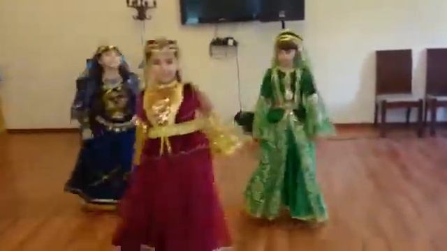 Азербайджанский танец: )