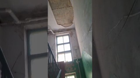 Ростов-на-Дону в доме на Ларина, 4: 12 лет не было ремонта, как итог на голову жителей упал потолок!