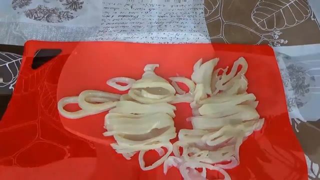 Салат с кальмарами. Салат с кальмарами рецепт.  A salad with squid. A salad recipe with subtitles.