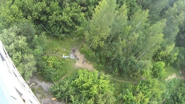 Сальто назад прогнувшись с крыши