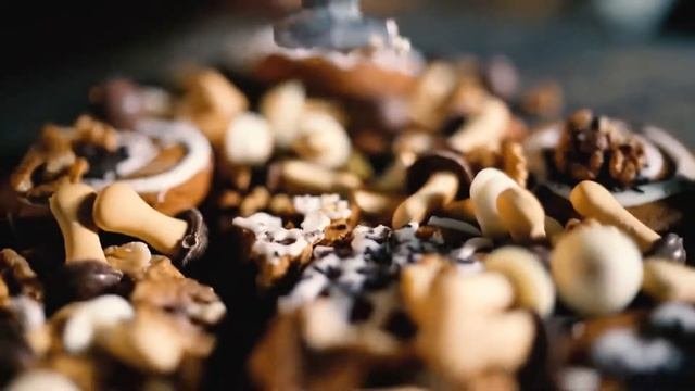 OGGI. Десерт мороженого с миндальным ликёром.